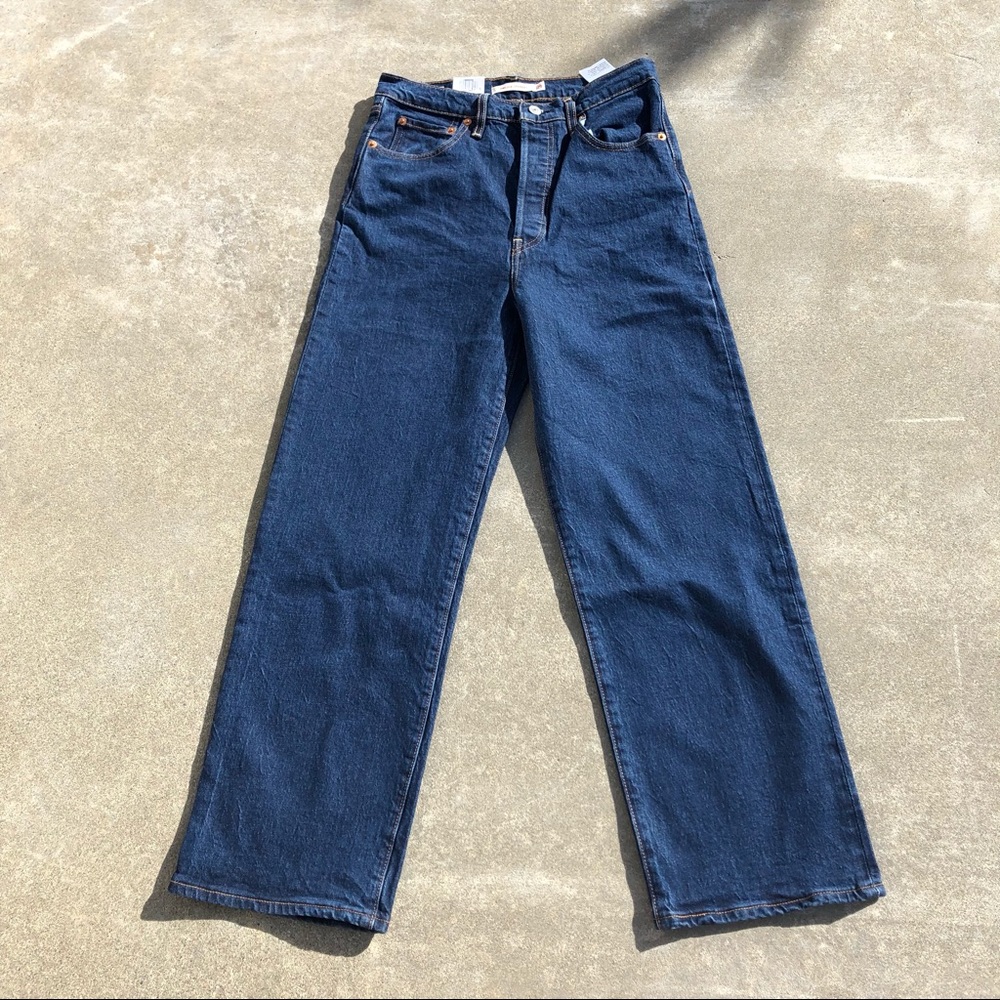 NWT Levi’s Premium Ribcage Straight Ankle Darkwash Jeans Irregular